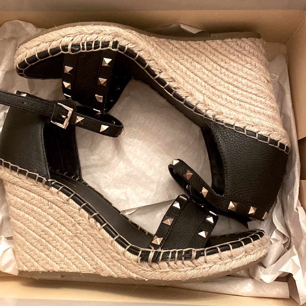 BNIB Marc Fisher Studded Wedges